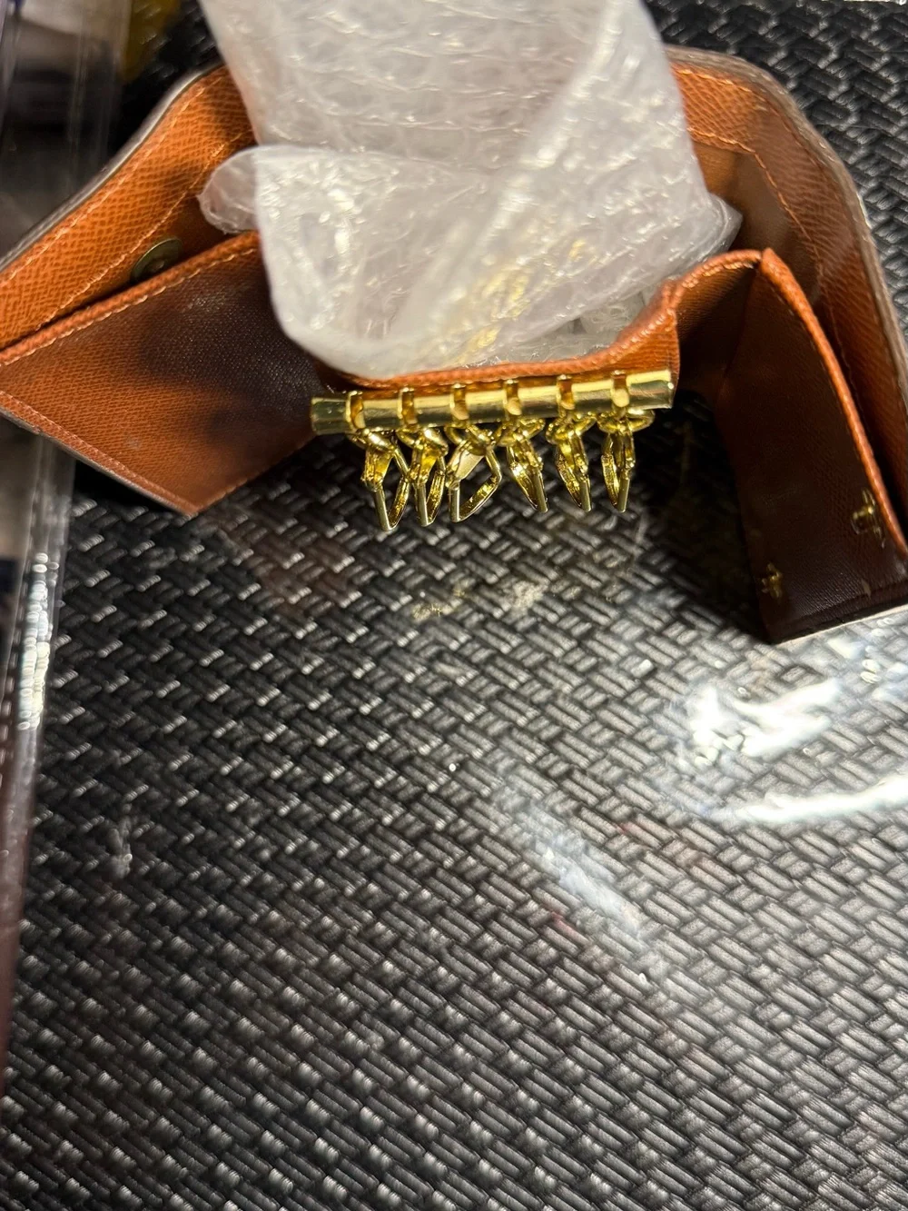 🆕 Compact Brown Leather Key Holder with Gold Hardware